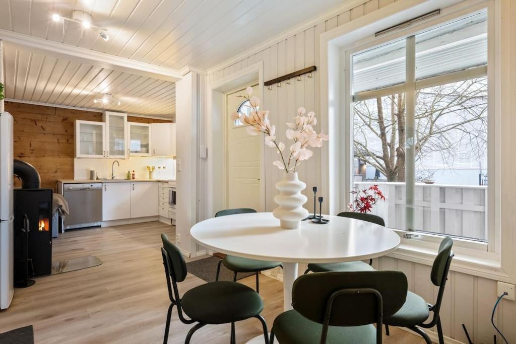 Central Apartment With Balcony, Self-Check In & Private Entrance ベルゲン エクステリア 写真