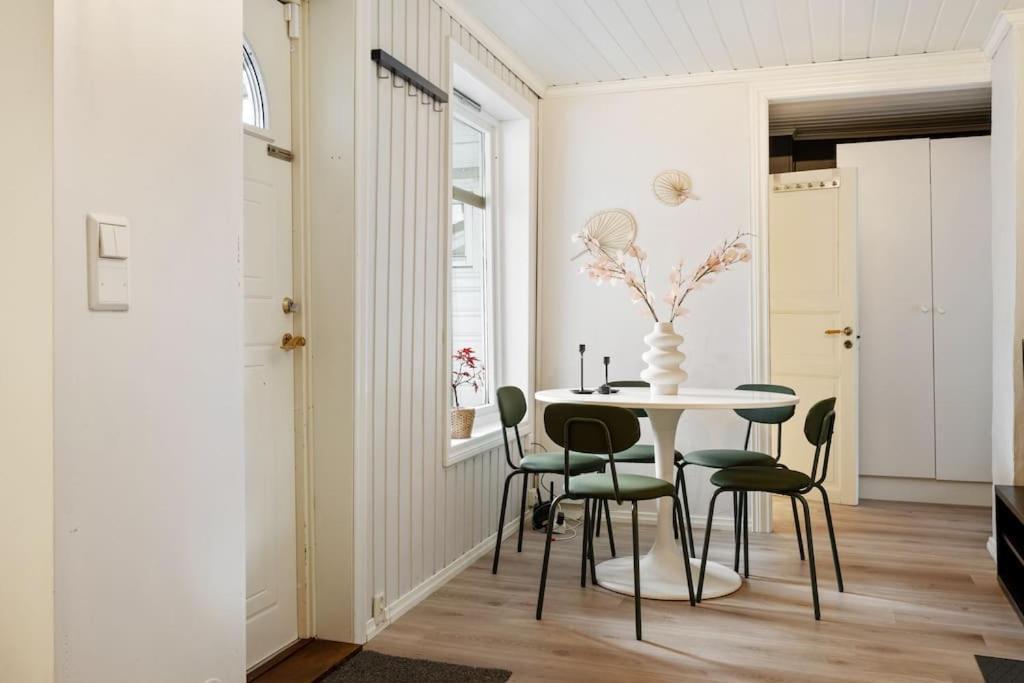 Central Apartment With Balcony, Self-Check In & Private Entrance ベルゲン エクステリア 写真