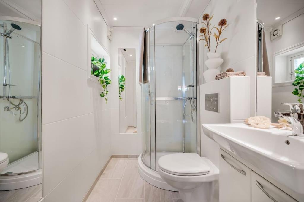 Central Apartment With Balcony, Self-Check In & Private Entrance ベルゲン エクステリア 写真