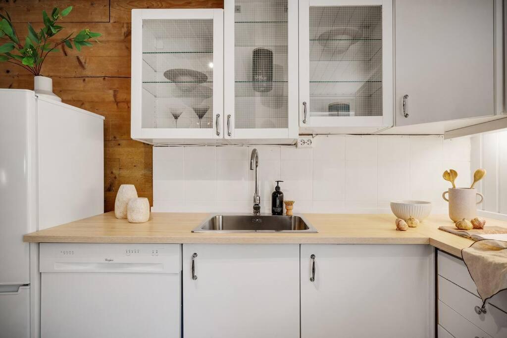 Central Apartment With Balcony, Self-Check In & Private Entrance ベルゲン エクステリア 写真