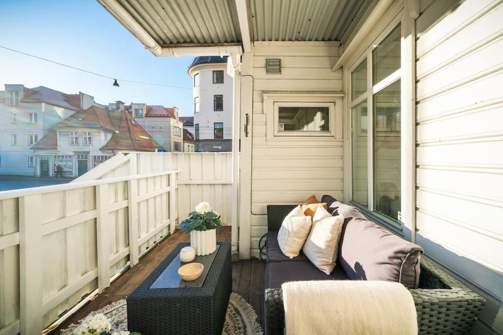 Central Apartment With Balcony, Self-Check In & Private Entrance ベルゲン エクステリア 写真